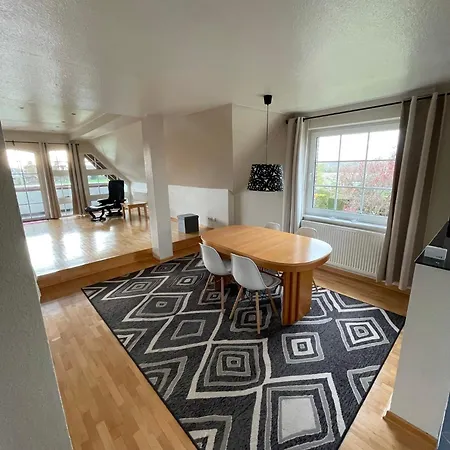 דירה Grosszuegige Fuer Bis Zu 4 Personen Mit Balkon Capelle