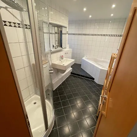 Grosszuegige Fuer Bis Zu 4 Personen Mit Balkon Capelle