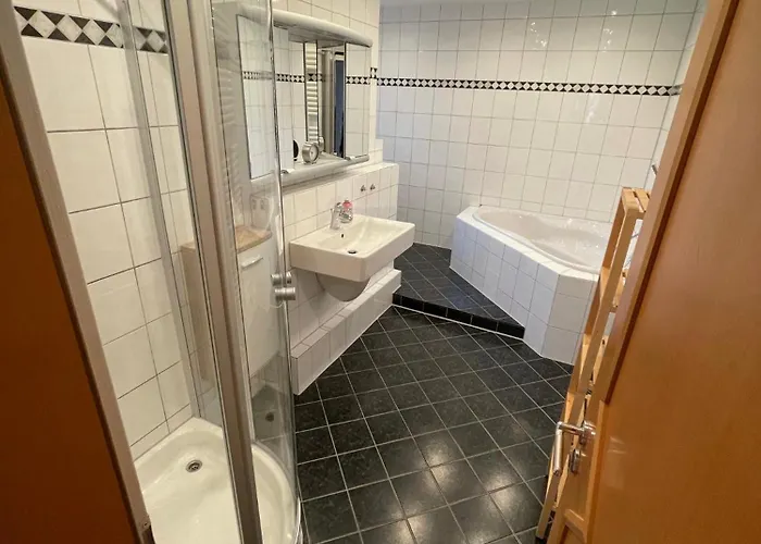 Grosszuegige Fuer Bis Zu 4 Personen Mit Balkon Capelle